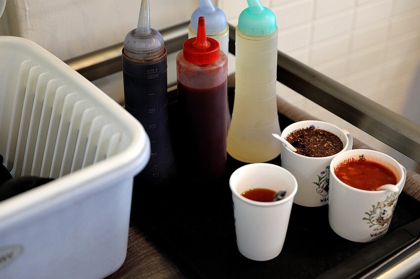 只有在地人才知道的美味蒸餃！滷味加秘製辣椒神好吃｜蒸餃子(台中南屯美食)　