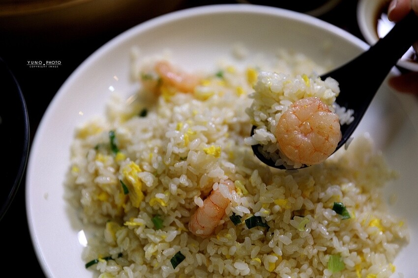 只有在地人才知道的美味蒸餃！滷味加秘製辣椒神好吃｜蒸餃子(台中南屯美食)　