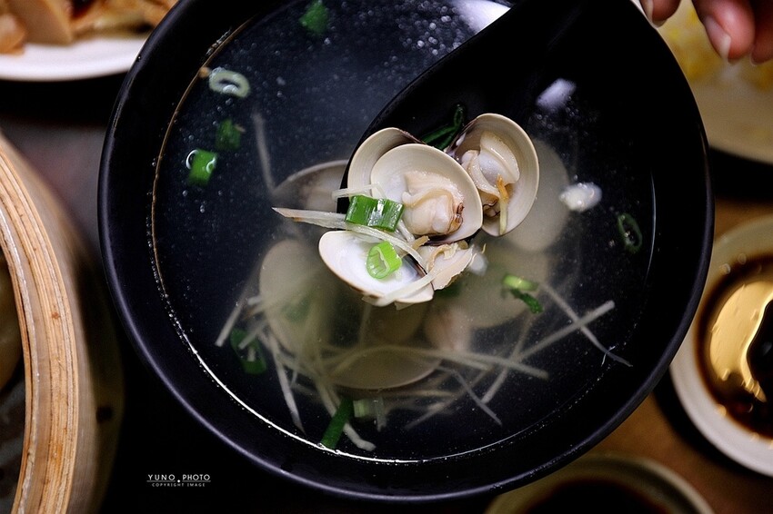 只有在地人才知道的美味蒸餃！滷味加秘製辣椒神好吃｜蒸餃子(台中南屯美食)　