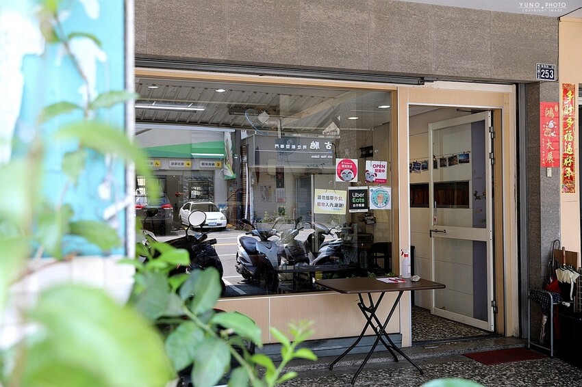 只有在地人才知道的美味蒸餃！滷味加秘製辣椒神好吃｜蒸餃子(台中南屯美食)　