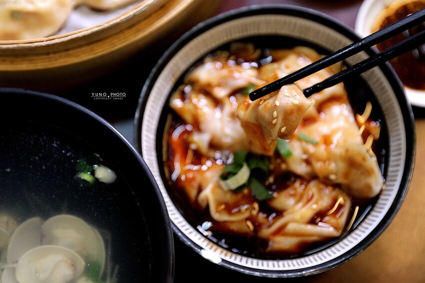 只有在地人才知道的美味蒸餃！滷味加秘製辣椒神好吃｜蒸餃子(台中南屯美食)　