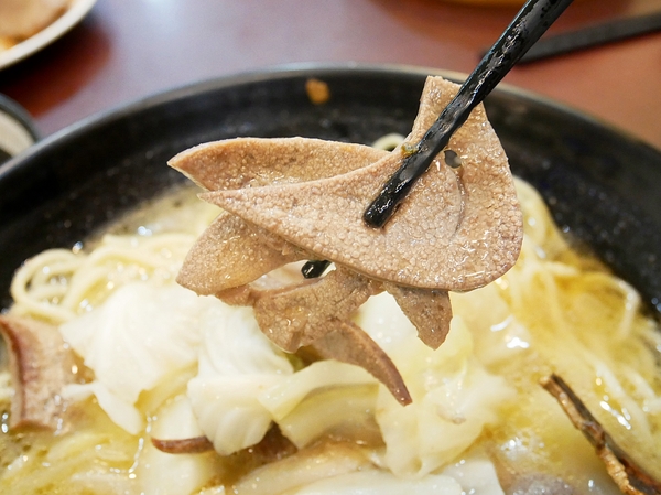 蒸餃子：蒸餃子-台中平價小吃  東興路上麵食館  餃子、湯麵、小菜都便宜又好吃  晚餐不知道吃什麼？  何不來試試