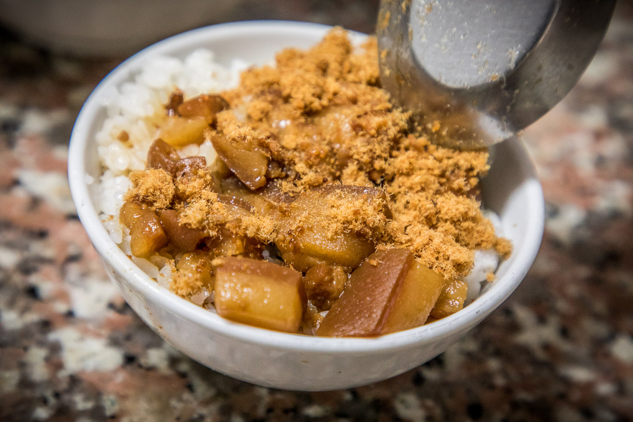 必吃台南排隊美食，無名米糕，巷弄飄香老店秘訣大公開