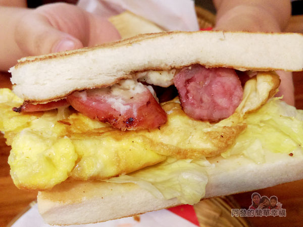 碳厚囍23-碳烤香腸牽絲蛋吐司