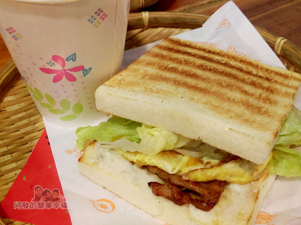 碳厚囍19-碳烤里肌肉牽絲蛋吐司