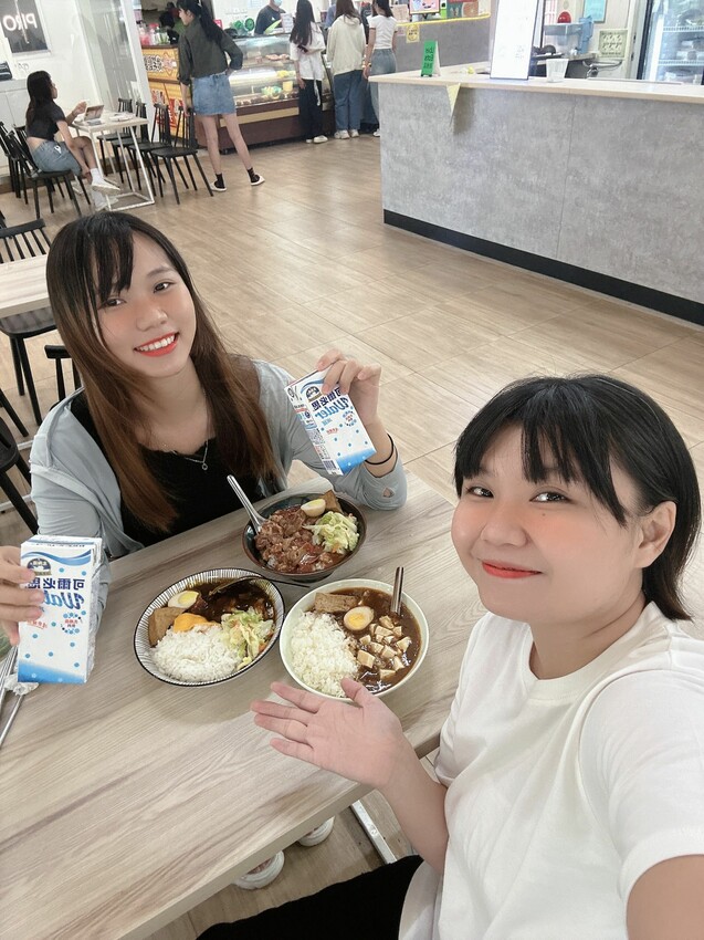 [台中西屯]東大粗飯｜份量超足竟然只需100元內｜東海大學男生餐廳平價美食推薦｜愛吃辣的必點麻婆豆腐飯｜內附完整菜單 - 萍姐愛分享