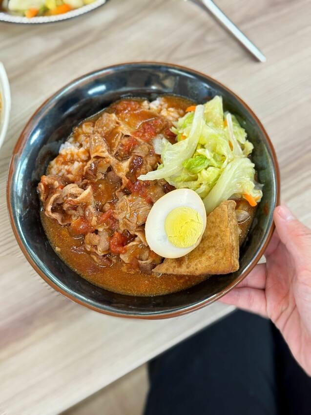 [台中西屯]東大粗飯｜份量超足竟然只需100元內｜東海大學男生餐廳平價美食推薦｜愛吃辣的必點麻婆豆腐飯｜內附完整菜單 - 萍姐愛分享