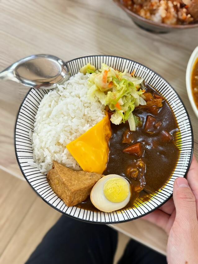[台中西屯]東大粗飯｜份量超足竟然只需100元內｜東海大學男生餐廳平價美食推薦｜愛吃辣的必點麻婆豆腐飯｜內附完整菜單 - 萍姐愛分享