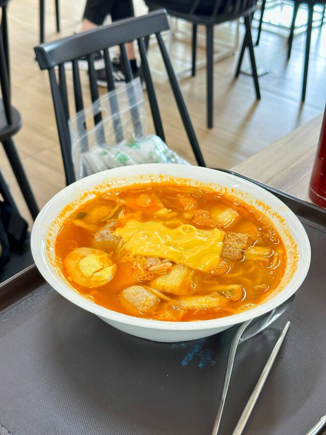 [台中西屯]東大粗飯｜份量超足竟然只需100元內｜東海大學男生餐廳平價美食推薦｜愛吃辣的必點麻婆豆腐飯｜內附完整菜單 - 萍姐愛分享