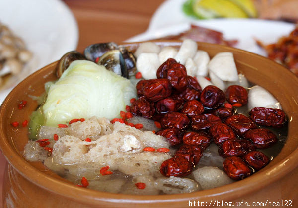 【台中‧美食】東海IBA餐廳年菜特色，26道葷素大菜自己組，不用十全十美，小家庭六六大順夠吃就好。