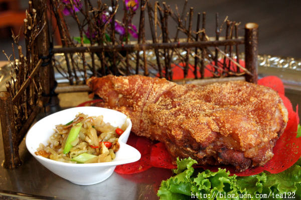 【台中‧美食】東海IBA餐廳年菜特色，26道葷素大菜自己組，不用十全十美，小家庭六六大順夠吃就好。