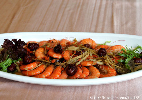 【台中‧美食】東海IBA餐廳年菜特色，26道葷素大菜自己組，不用十全十美，小家庭六六大順夠吃就好。