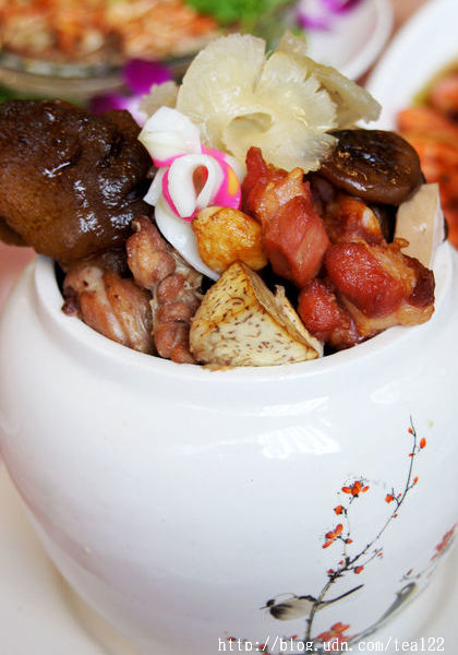 【台中‧美食】東海IBA餐廳年菜特色，26道葷素大菜自己組，不用十全十美，小家庭六六大順夠吃就好。