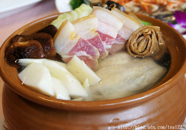 【台中‧美食】東海IBA餐廳年菜特色，26道葷素大菜自己組，不用十全十美，小家庭六六大順夠吃就好。