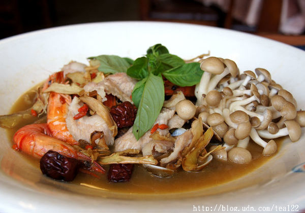 【台中‧美食】東海IBA餐廳年菜特色，26道葷素大菜自己組，不用十全十美，小家庭六六大順夠吃就好。