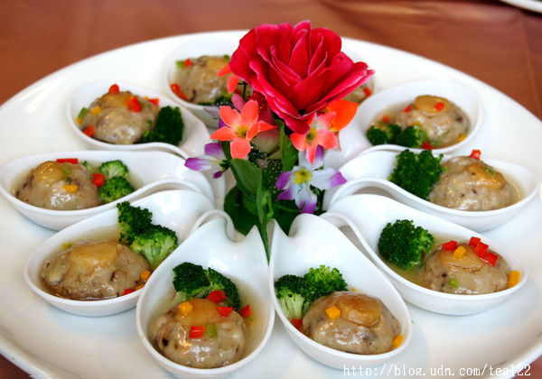 【台中‧美食】東海IBA餐廳年菜特色，26道葷素大菜自己組，不用十全十美，小家庭六六大順夠吃就好。