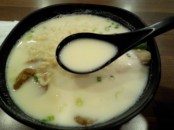 來碗拉麵(麻豆店)：【麻豆區】來碗拉麵。平價拉麵加麵不加價