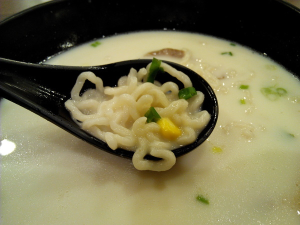 來碗拉麵(麻豆店)：【麻豆區】來碗拉麵。平價拉麵加麵不加價