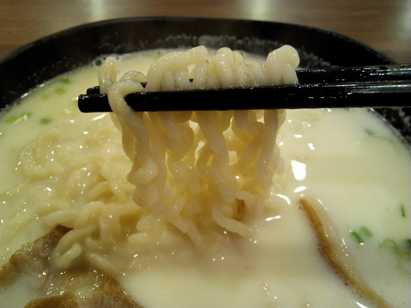 來碗拉麵(麻豆店)：【麻豆區】來碗拉麵。平價拉麵加麵不加價