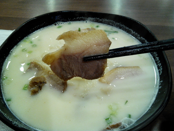 來碗拉麵(麻豆店)：【麻豆區】來碗拉麵。平價拉麵加麵不加價