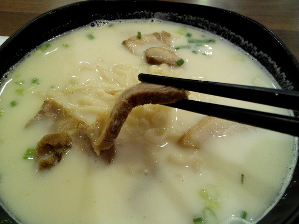 來碗拉麵(麻豆店)：【麻豆區】來碗拉麵。平價拉麵加麵不加價