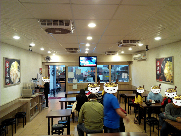 來碗拉麵(麻豆店)：【麻豆區】來碗拉麵。平價拉麵加麵不加價