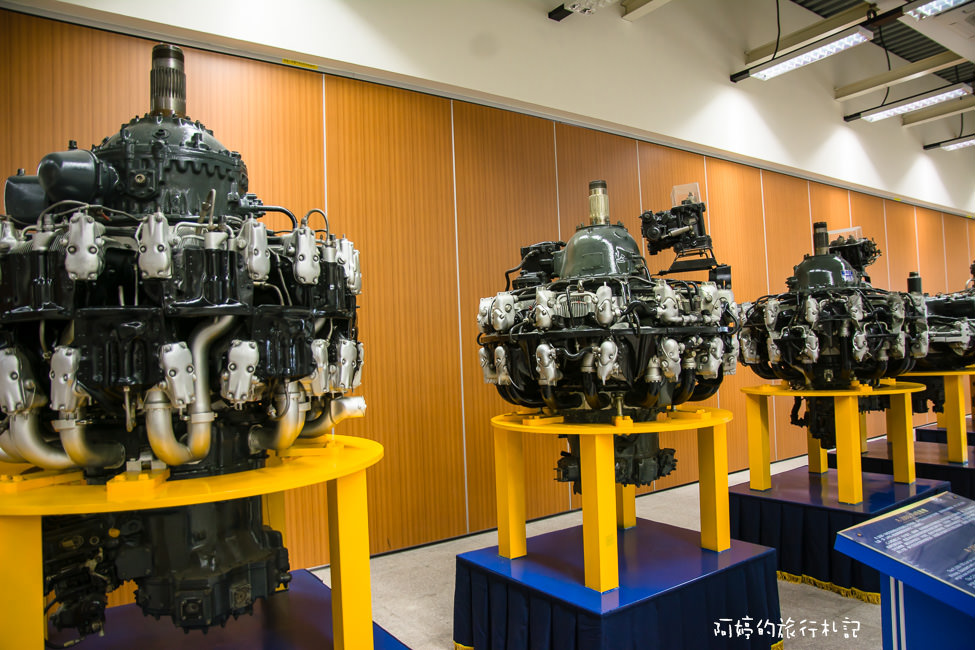 ｜高雄‧岡山｜航空教育展示館，亞洲首座懸吊國寶級戰機展示館，41架軍戰機等著你 - 阿婷的旅行札記。