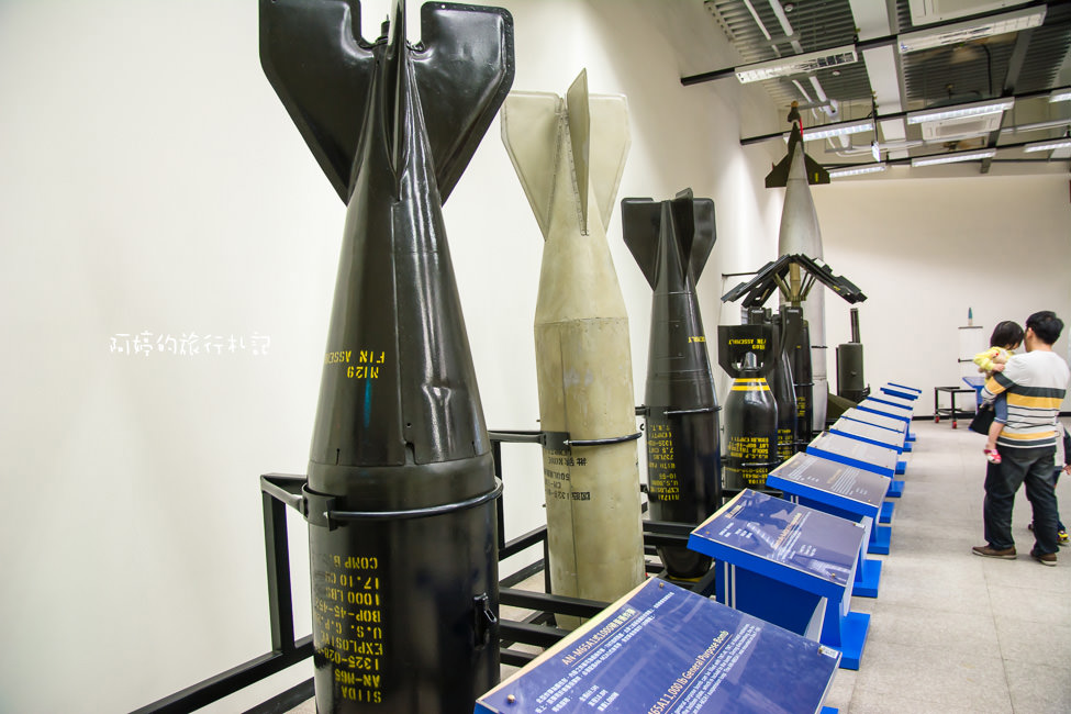 ｜高雄‧岡山｜航空教育展示館，亞洲首座懸吊國寶級戰機展示館，41架軍戰機等著你 - 阿婷的旅行札記。