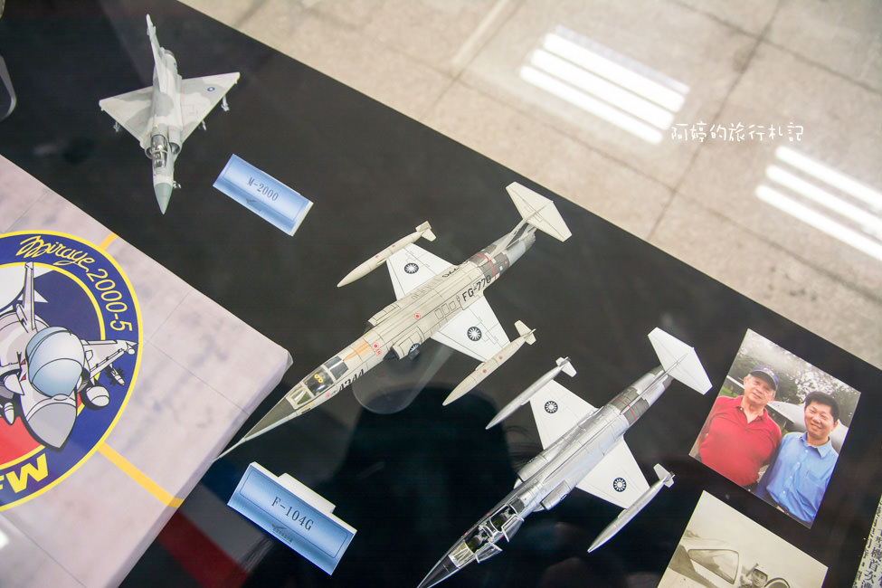 ｜高雄‧岡山｜航空教育展示館，亞洲首座懸吊國寶級戰機展示館，41架軍戰機等著你 - 阿婷的旅行札記。