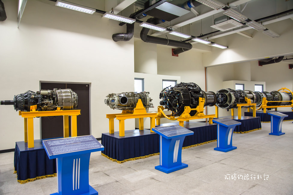 ｜高雄‧岡山｜航空教育展示館，亞洲首座懸吊國寶級戰機展示館，41架軍戰機等著你 - 阿婷的旅行札記。