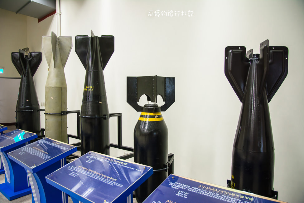 ｜高雄‧岡山｜航空教育展示館，亞洲首座懸吊國寶級戰機展示館，41架軍戰機等著你 - 阿婷的旅行札記。