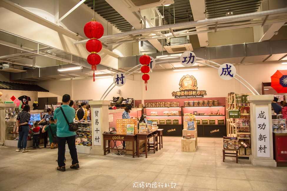｜高雄‧岡山｜航空教育展示館，亞洲首座懸吊國寶級戰機展示館，41架軍戰機等著你 - 阿婷的旅行札記。
