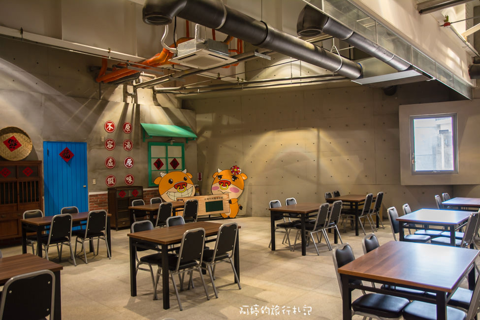 ｜高雄‧岡山｜航空教育展示館，亞洲首座懸吊國寶級戰機展示館，41架軍戰機等著你 - 阿婷的旅行札記。