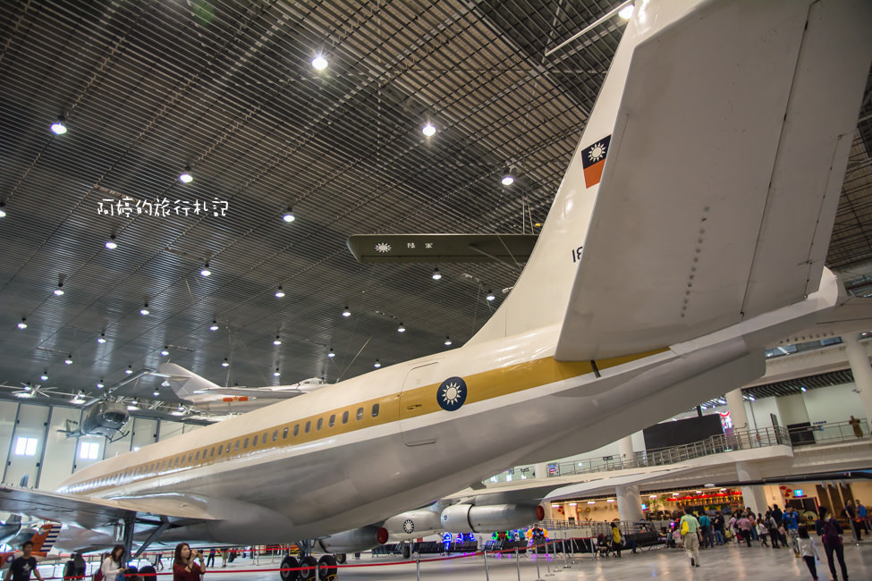 ｜高雄‧岡山｜航空教育展示館，亞洲首座懸吊國寶級戰機展示館，41架軍戰機等著你 - 阿婷的旅行札記。