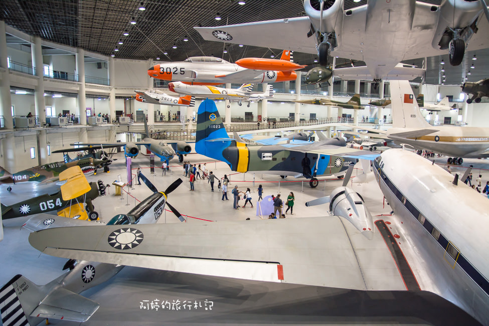 ｜高雄‧岡山｜航空教育展示館，亞洲首座懸吊國寶級戰機展示館，41架軍戰機等著你 - 阿婷的旅行札記。