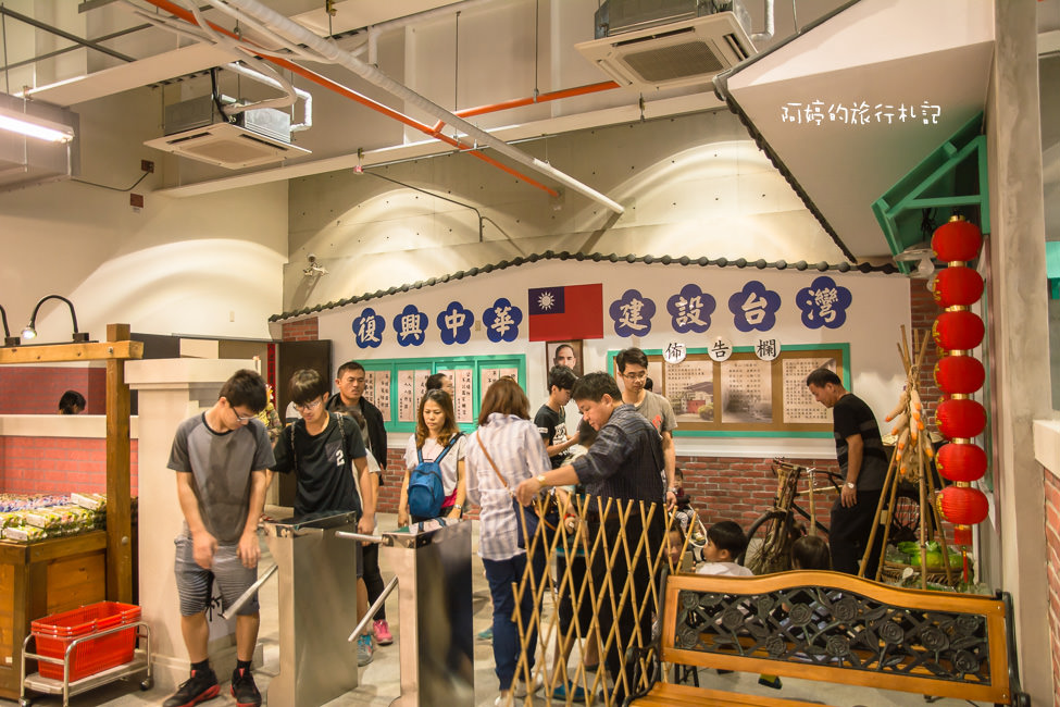 ｜高雄‧岡山｜航空教育展示館，亞洲首座懸吊國寶級戰機展示館，41架軍戰機等著你 - 阿婷的旅行札記。