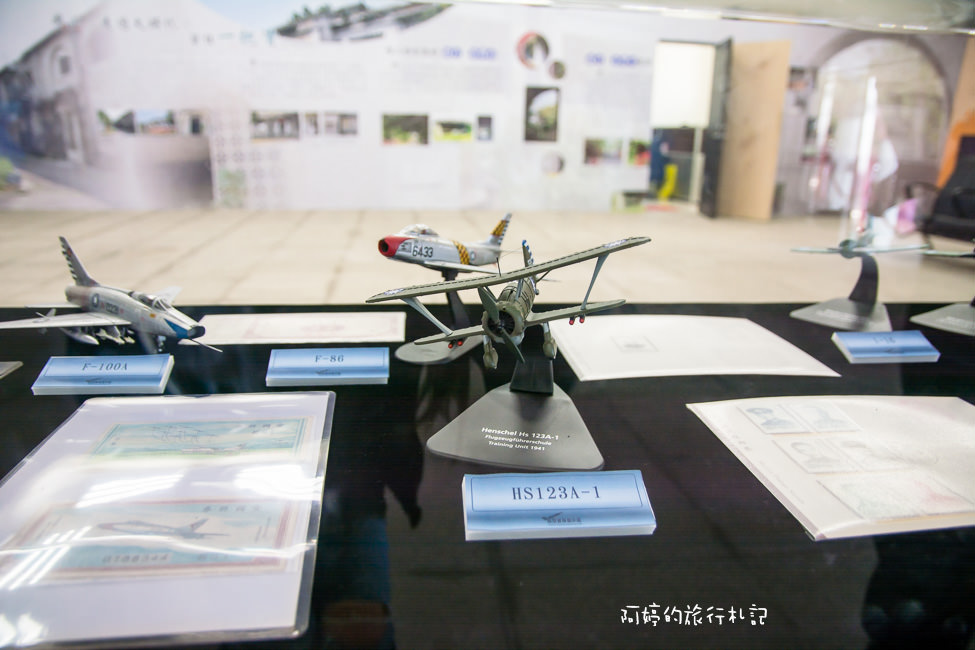 ｜高雄‧岡山｜航空教育展示館，亞洲首座懸吊國寶級戰機展示館，41架軍戰機等著你 - 阿婷的旅行札記。
