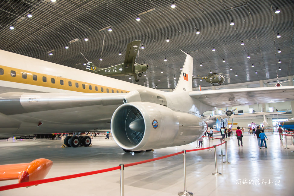 ｜高雄‧岡山｜航空教育展示館，亞洲首座懸吊國寶級戰機展示館，41架軍戰機等著你 - 阿婷的旅行札記。