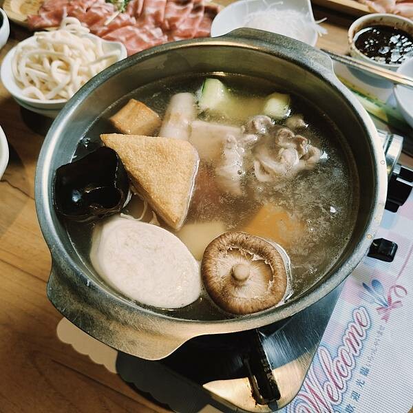 桃園檸檬草美食茶房~於桃園火車站周邊的咖啡簡餐店~有wifi