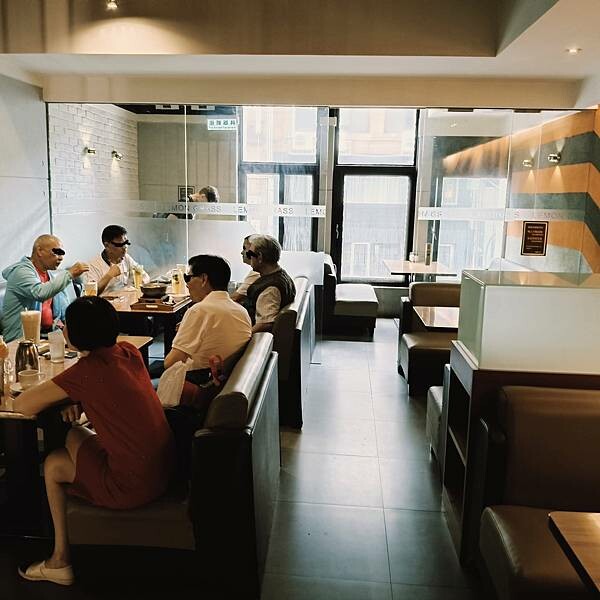 桃園檸檬草美食茶房~於桃園火車站周邊的咖啡簡餐店~有wifi