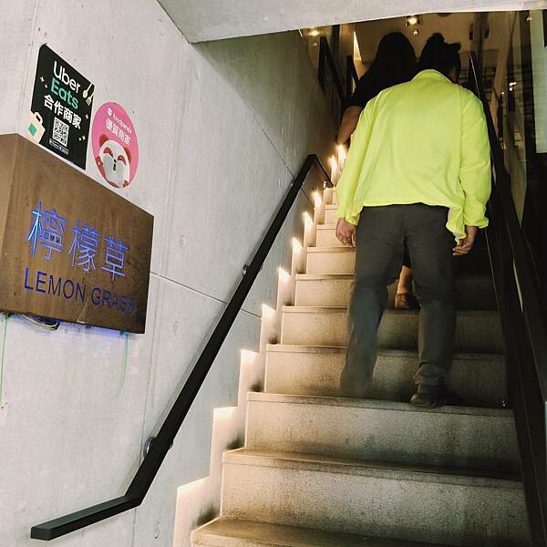 桃園檸檬草美食茶房~於桃園火車站周邊的咖啡簡餐店~有wifi