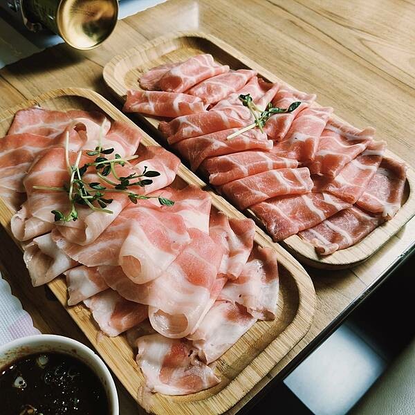 桃園檸檬草美食茶房~於桃園火車站周邊的咖啡簡餐店~有wifi