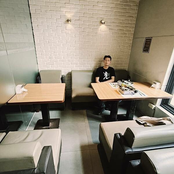 桃園檸檬草美食茶房~於桃園火車站周邊的咖啡簡餐店~有wifi