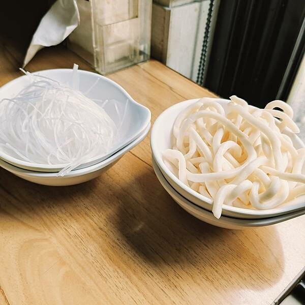 桃園檸檬草美食茶房~於桃園火車站周邊的咖啡簡餐店~有wifi