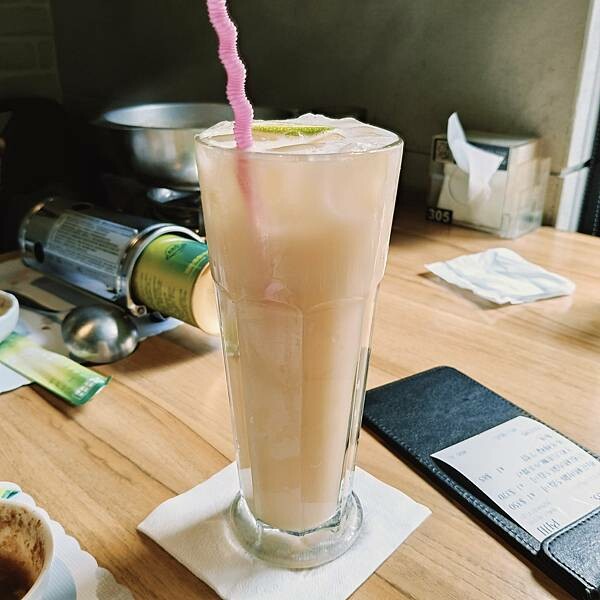 桃園檸檬草美食茶房~於桃園火車站周邊的咖啡簡餐店~有wifi