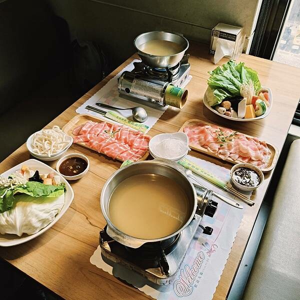 桃園檸檬草美食茶房~於桃園火車站周邊的咖啡簡餐店~有wifi