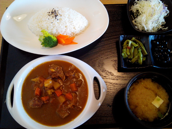 51街日式炸豬排和洋料理：【安南區】５１街日式炸豬排和洋料理。喀滋喀滋超厚實炸里肌豬排吃起來好過癮