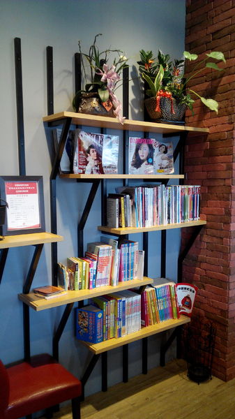 51街日式炸豬排和洋料理：【安南區】５１街日式炸豬排和洋料理。喀滋喀滋超厚實炸里肌豬排吃起來好過癮