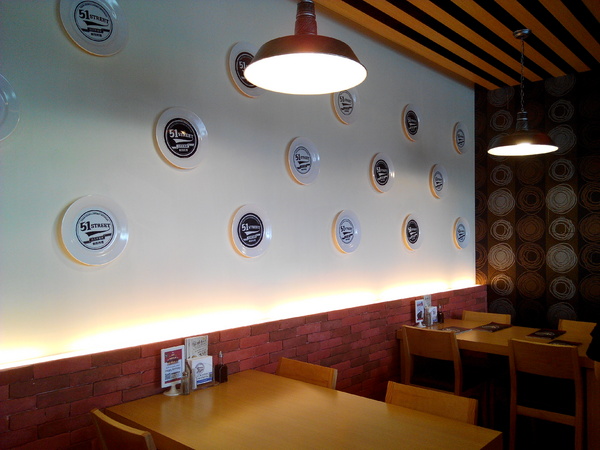 51街日式炸豬排和洋料理：【安南區】５１街日式炸豬排和洋料理。喀滋喀滋超厚實炸里肌豬排吃起來好過癮