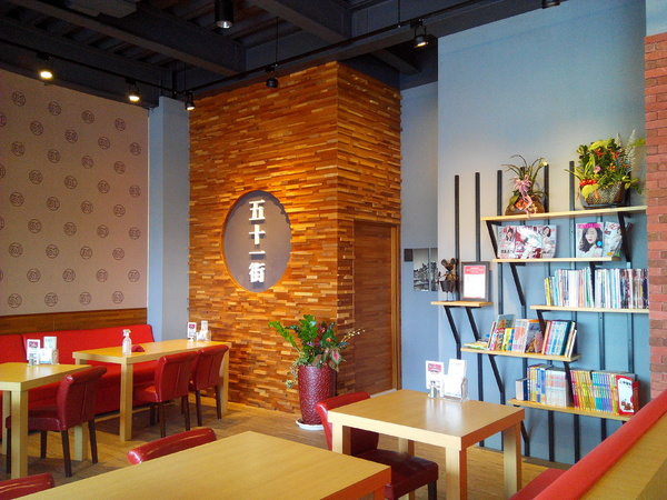 51街日式炸豬排和洋料理：【安南區】５１街日式炸豬排和洋料理。喀滋喀滋超厚實炸里肌豬排吃起來好過癮